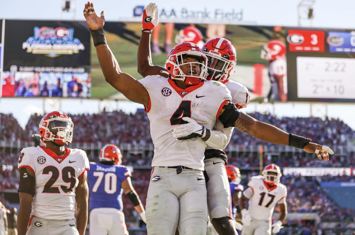 The Bulldogs' defense held opponents to a league-best 10.2 points per game during the 2021 football season.